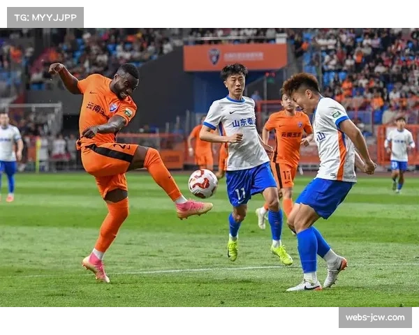 张宸梁染红离场，云南玉昆后防线遭遇打击